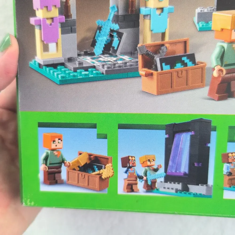 Lego Minecraft The Armory New & Sealed In Box 203 Pieces Age 7+ 21252